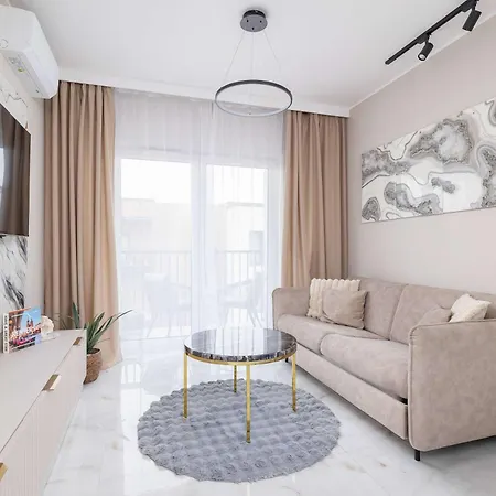 Apartment Prestizowy Parking I Biurko Do Pracy By Renters
